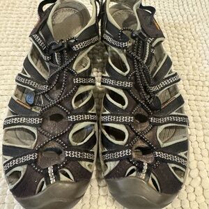 5 for $25 Keen Whisper grey/black water hiking sandal shoes size approx 10/10.5